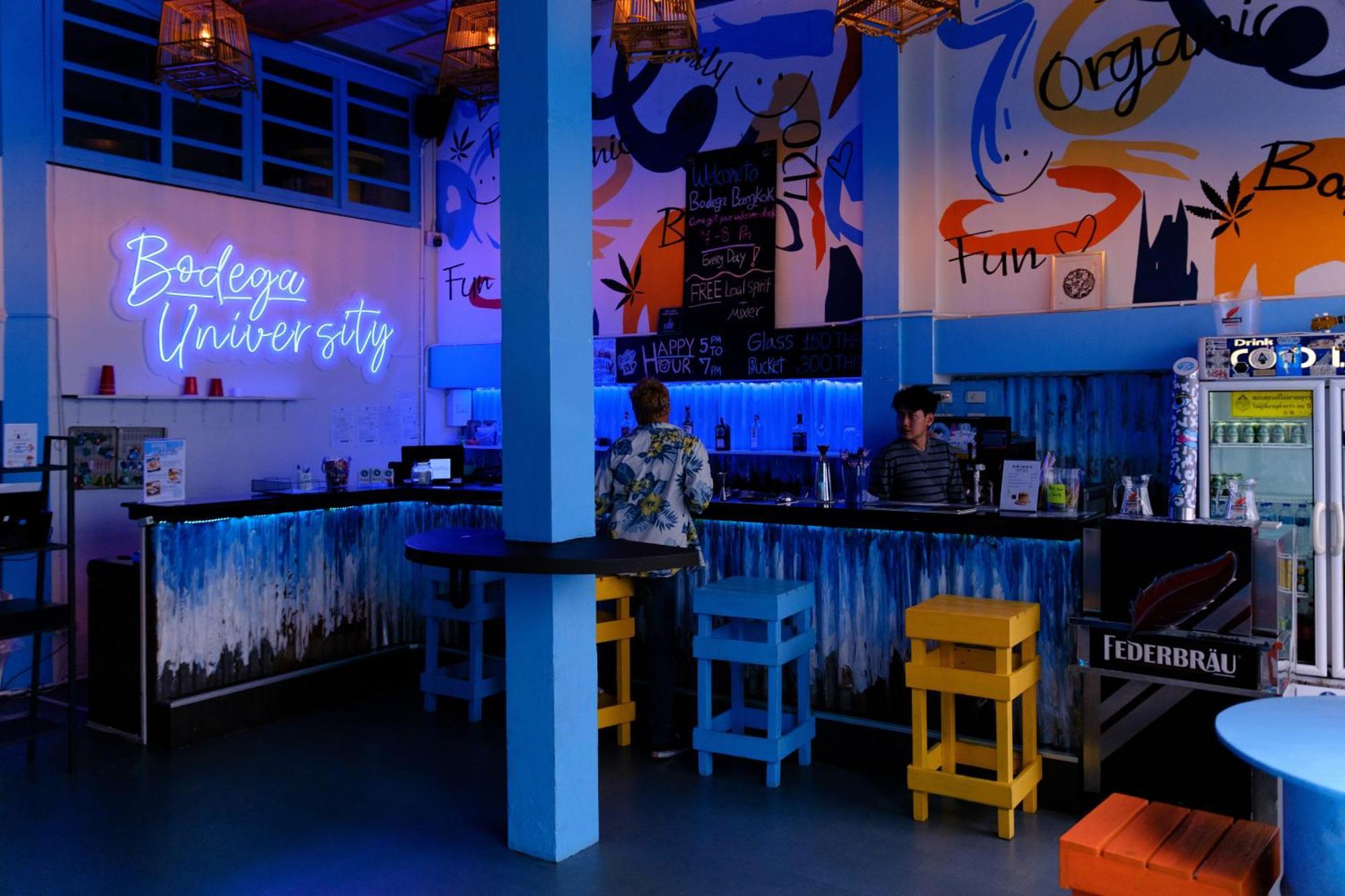 Bodega Bangkok Soi 23 (Adults Only) Hostel Exterior foto